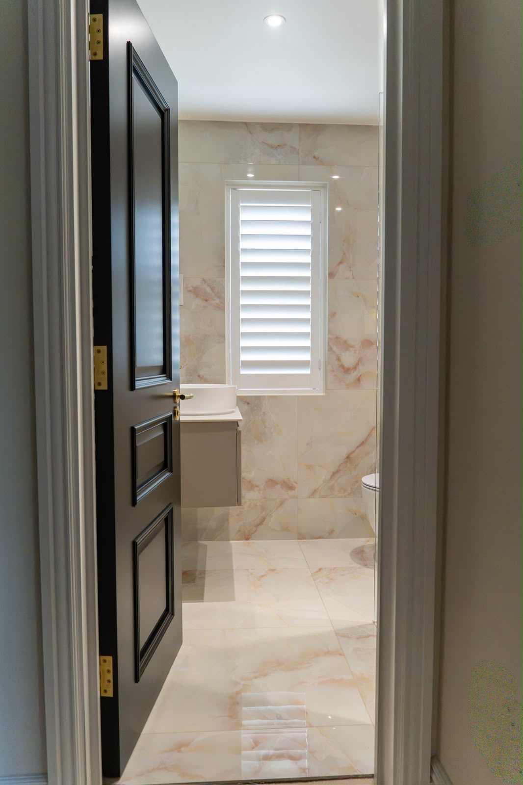 Natural stone tiling in marble and limestone in Kent