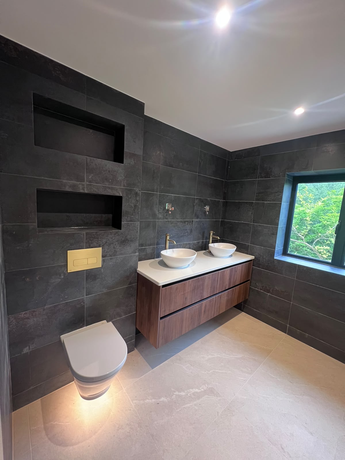 Large-format porcelain tiling completed in Kent