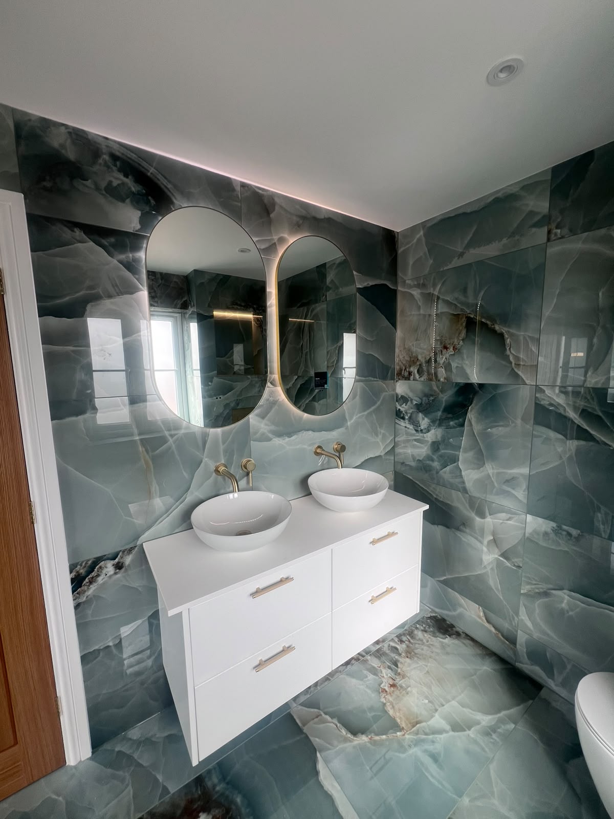 Natural stone tiling in marble and limestone in Kent