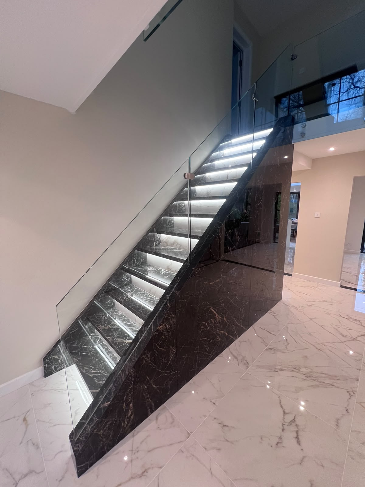 Natural stone tiling in marble and limestone in Kent