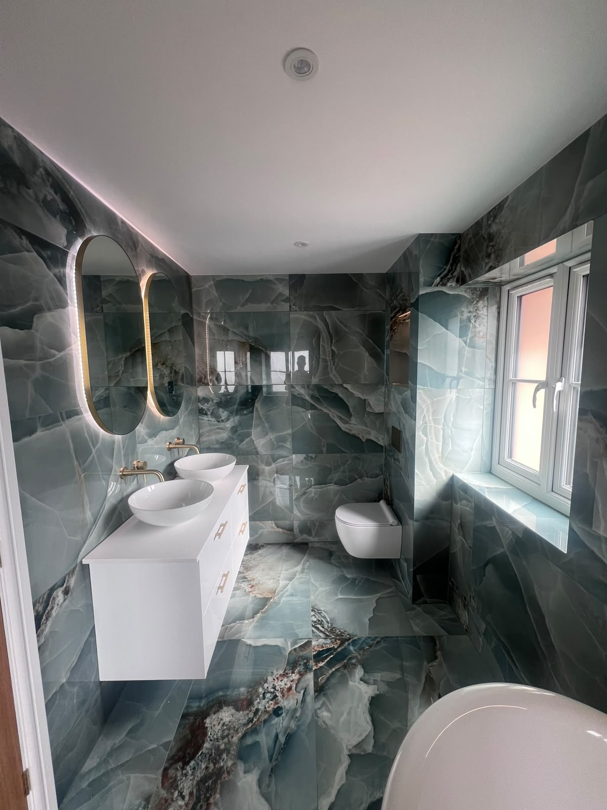 Natural stone tiling in marble and limestone in Kent